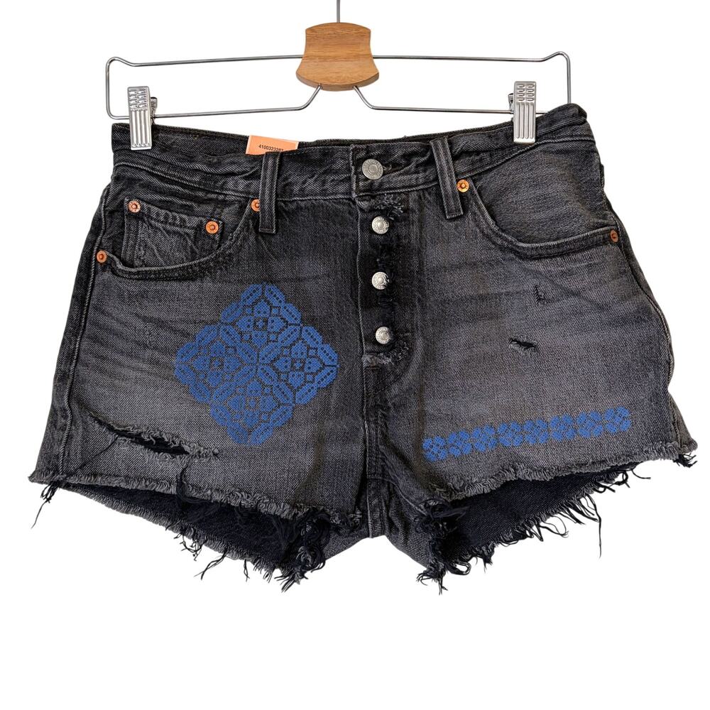 Levi's NWT 501 Button Fly Embroidered Distressed Denim Shorts Black W28